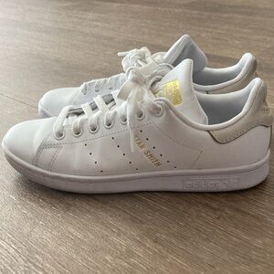 Stan Smith Sneakers with tan & gold detail